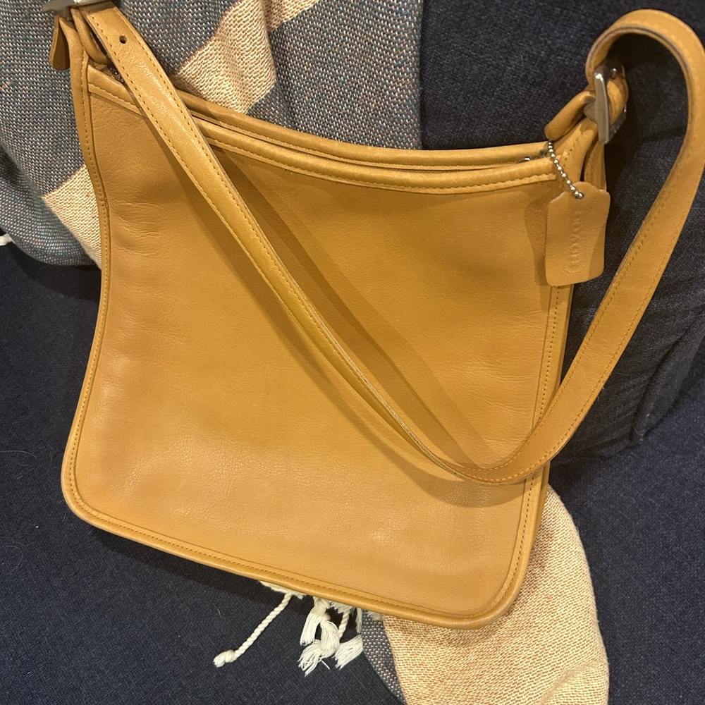 Vintage Coach 9073 Andrea Slim Tan Glove-Tanned Leather Shoulder Bag Made in USA